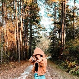 Meet your Posher, Elise